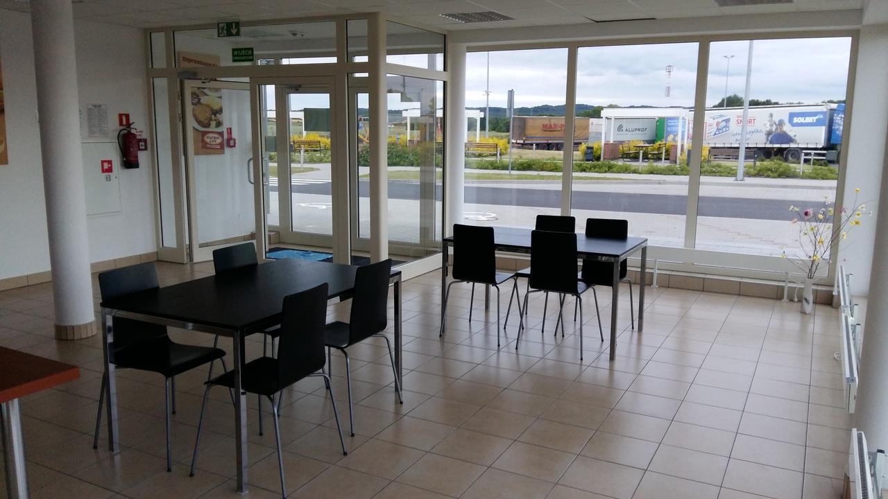 Motel Stare Brynki przy stacji BP Trójka Chlebowo Zewnętrze zdjęcie